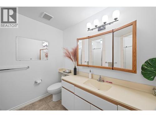 1873 Parkview Crescent Unit# 3, Kelowna, BC - Indoor Photo Showing Bathroom
