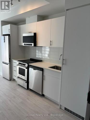 708 - 412 Silver Maple Road, Oakville, ON - Indoor Photo Showing Kitchen