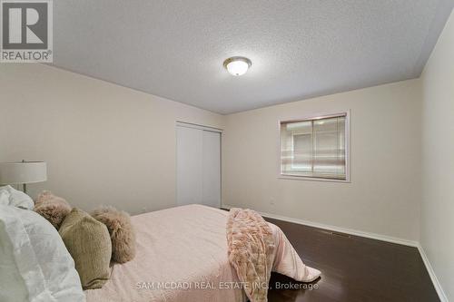 3619 Waterfall Crescent, Mississauga, ON - Indoor Photo Showing Bedroom
