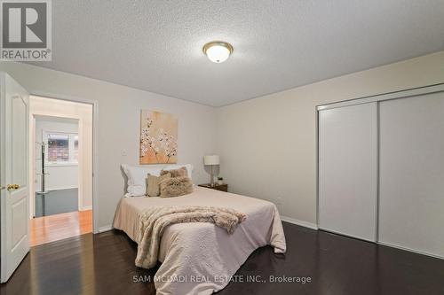 3619 Waterfall Crescent, Mississauga, ON - Indoor Photo Showing Bedroom