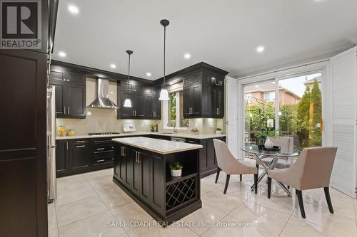 3619 Waterfall Crescent, Mississauga, ON - Indoor Photo Showing Kitchen With Upgraded Kitchen