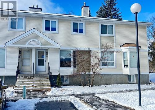 13 - 94 MCDERMOT COURT  Ottawa, ON K2L 3V1