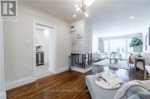 7 Glenmorris Drive, Hamilton, ON - Indoor Photo Showing Living Room