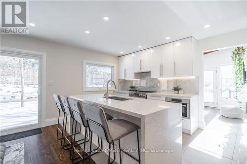 7 Glenmorris Drive, Hamilton, ON - Indoor Photo Showing Kitchen With Upgraded Kitchen