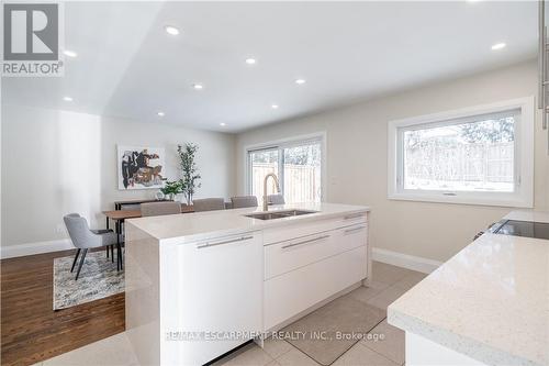 7 Glenmorris Drive, Hamilton, ON - Indoor Photo Showing Kitchen