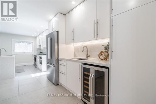 7 Glenmorris Drive, Hamilton, ON - Indoor Photo Showing Kitchen With Upgraded Kitchen