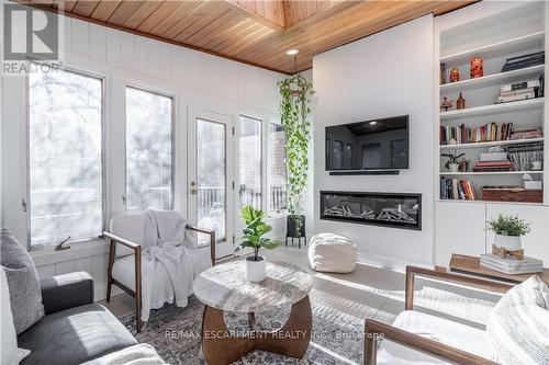 7 Glenmorris Drive, Hamilton, ON - Indoor Photo Showing Living Room With Fireplace