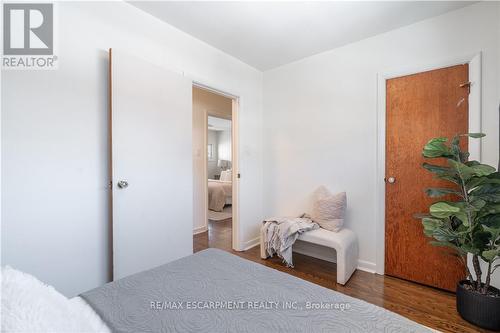 7 Glenmorris Drive, Hamilton, ON - Indoor Photo Showing Bedroom