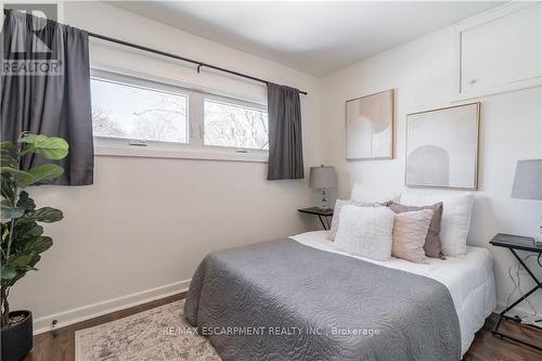 7 Glenmorris Drive, Hamilton, ON - Indoor Photo Showing Bedroom