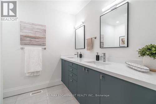 7 Glenmorris Drive, Hamilton, ON - Indoor Photo Showing Bathroom
