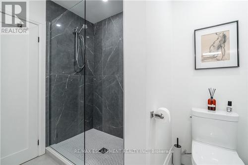7 Glenmorris Drive, Hamilton, ON - Indoor Photo Showing Bathroom