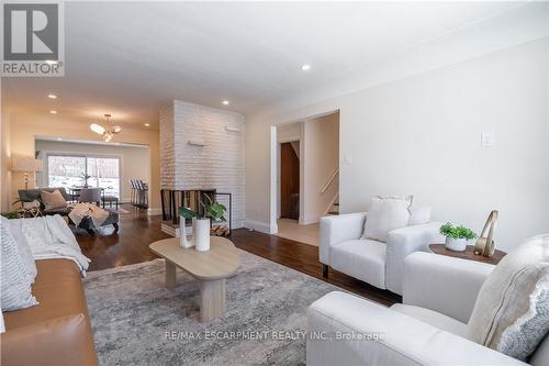 7 Glenmorris Drive, Hamilton, ON - Indoor Photo Showing Living Room