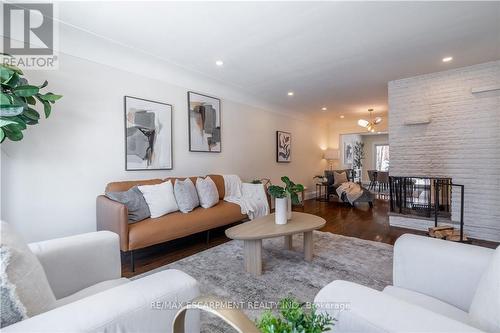 7 Glenmorris Drive, Hamilton, ON - Indoor Photo Showing Living Room