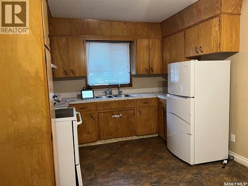 7 Mcmurchy Avenue, Regina, SK - Indoor Photo Showing Kitchen With Double Sink