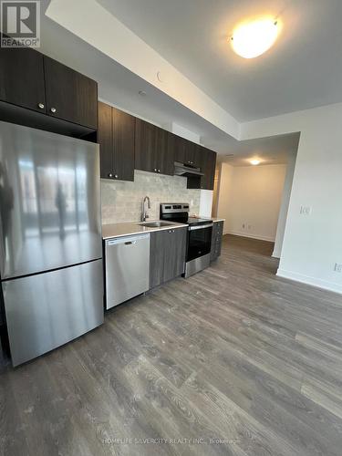 610 A - 705 Davis Drive, Newmarket, ON - Indoor Photo Showing Kitchen With Stainless Steel Kitchen