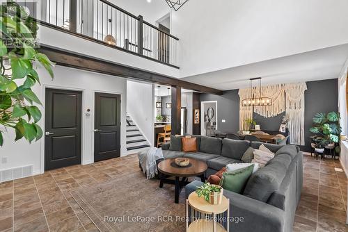 39626 Glenannon Road, Morris Turnberry (Turnberry), ON - Indoor Photo Showing Living Room