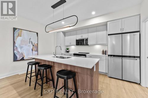 16 - 2605 Kettering Place, London South (South U), ON - Indoor Photo Showing Kitchen With Double Sink With Upgraded Kitchen