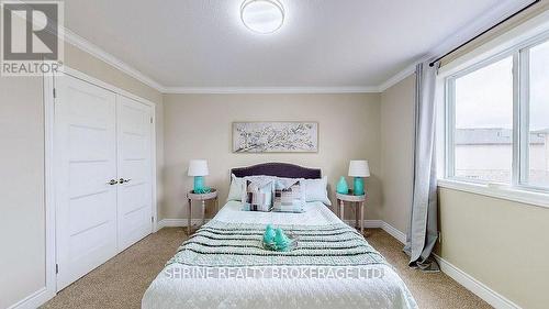 1395 Lawson Road, London North (North I), ON - Indoor Photo Showing Bedroom