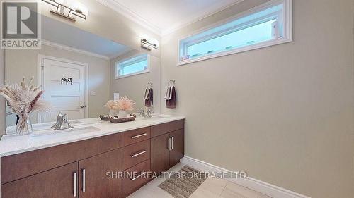 1395 Lawson Road, London North (North I), ON - Indoor Photo Showing Bathroom