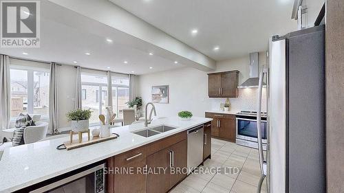 1395 Lawson Road, London North (North I), ON - Indoor Photo Showing Kitchen With Double Sink With Upgraded Kitchen
