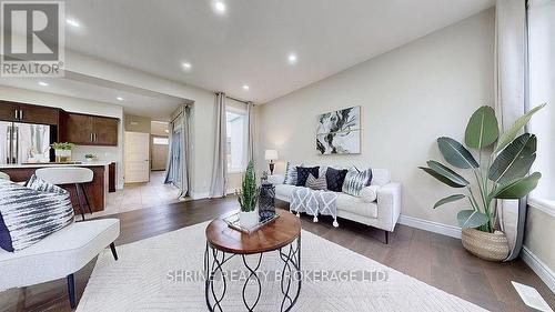 1395 Lawson Road, London North (North I), ON - Indoor Photo Showing Living Room
