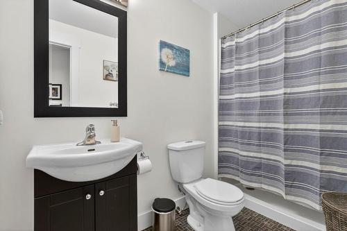 1273 Bergamot Avenue, Kelowna, BC - Indoor Photo Showing Bathroom