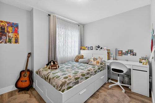 1273 Bergamot Avenue, Kelowna, BC - Indoor Photo Showing Bedroom