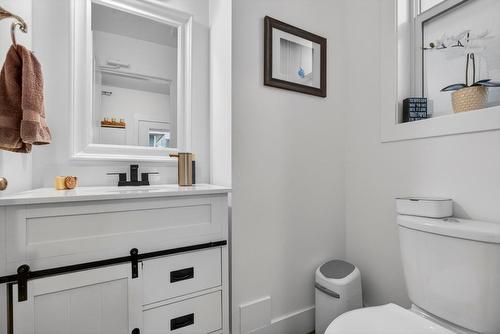 1273 Bergamot Avenue, Kelowna, BC - Indoor Photo Showing Bathroom
