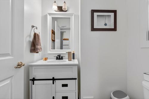 1273 Bergamot Avenue, Kelowna, BC - Indoor Photo Showing Bathroom