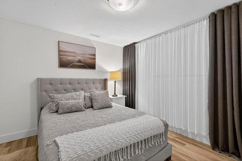 1273 Bergamot Avenue, Kelowna, BC - Indoor Photo Showing Bedroom
