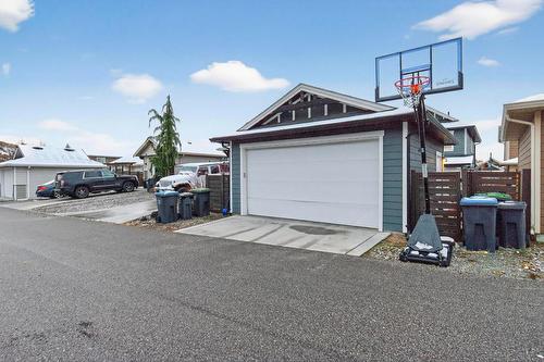 1273 Bergamot Avenue, Kelowna, BC - Outdoor