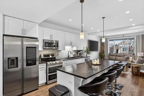 1273 Bergamot Avenue, Kelowna, BC - Indoor Photo Showing Kitchen With Upgraded Kitchen