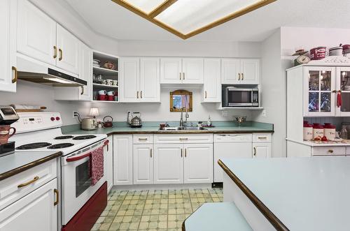 361 Wyndhaven Place, Clearwater, BC - Indoor Photo Showing Kitchen With Double Sink