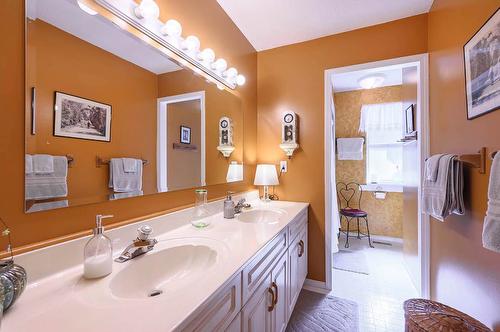 361 Wyndhaven Place, Clearwater, BC - Indoor Photo Showing Bathroom