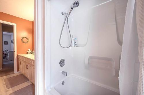 361 Wyndhaven Place, Clearwater, BC - Indoor Photo Showing Bathroom