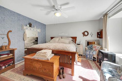 361 Wyndhaven Place, Clearwater, BC - Indoor Photo Showing Bedroom