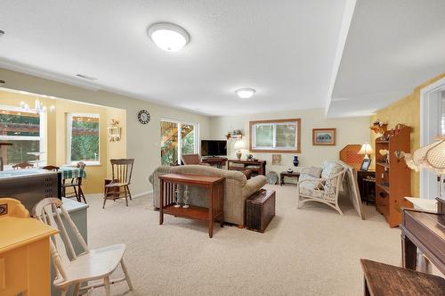 361 Wyndhaven Place, Clearwater, BC - Indoor Photo Showing Living Room