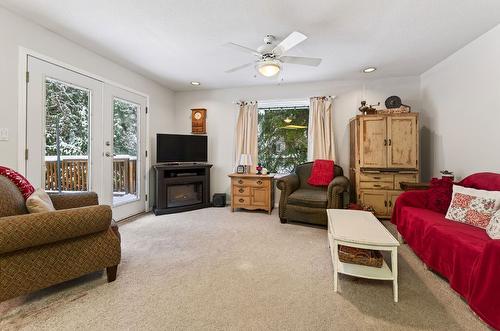 361 Wyndhaven Place, Clearwater, BC - Indoor Photo Showing Living Room With Fireplace