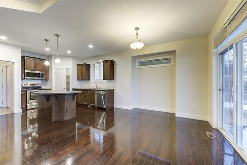 9829 Crimson Road, Lake Country, BC - Indoor Photo Showing Kitchen With Upgraded Kitchen