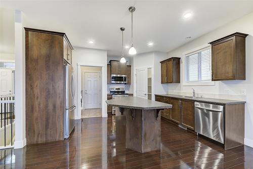 9829 Crimson Road, Lake Country, BC - Indoor Photo Showing Kitchen With Stainless Steel Kitchen With Double Sink With Upgraded Kitchen