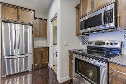 9829 Crimson Road, Lake Country, BC - Indoor Photo Showing Kitchen With Stainless Steel Kitchen