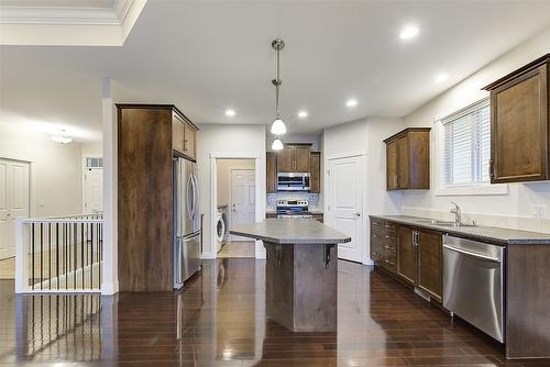 9829 Crimson Road, Lake Country, BC - Indoor Photo Showing Kitchen With Stainless Steel Kitchen With Double Sink With Upgraded Kitchen