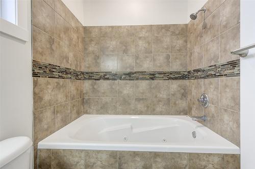 9829 Crimson Road, Lake Country, BC - Indoor Photo Showing Bathroom