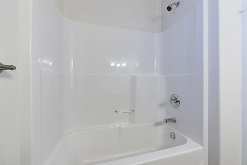 9829 Crimson Road, Lake Country, BC - Indoor Photo Showing Bathroom