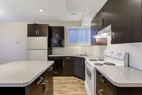 9829 Crimson Road, Lake Country, BC - Indoor Photo Showing Kitchen With Double Sink