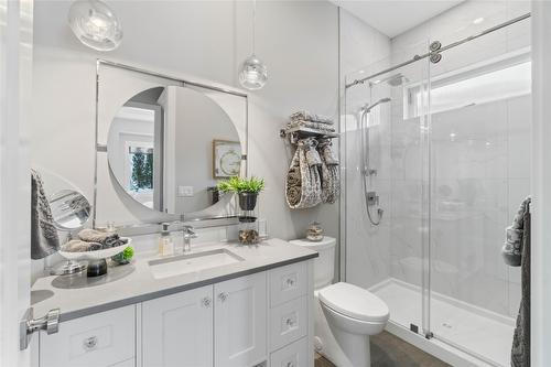 608 Mt Ida Crescent, Coldstream, BC - Indoor Photo Showing Bathroom