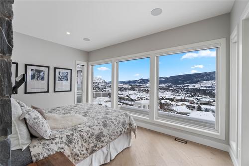 608 Mt Ida Crescent, Coldstream, BC - Indoor Photo Showing Bedroom