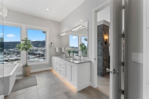 608 Mt Ida Crescent, Coldstream, BC - Indoor Photo Showing Other Room