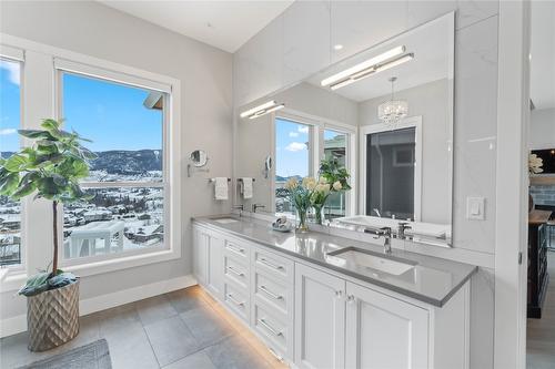 608 Mt Ida Crescent, Coldstream, BC - Indoor Photo Showing Bathroom