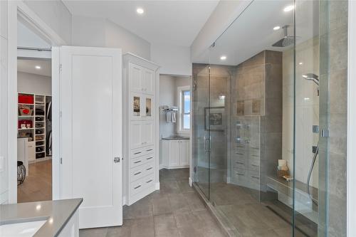 608 Mt Ida Crescent, Coldstream, BC - Indoor Photo Showing Bathroom